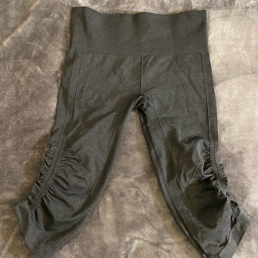 💞Lululemon Cropped Yoga Leggings 💞